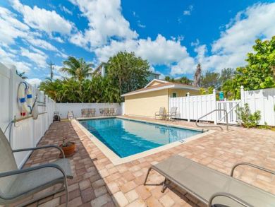Rental Sleeps Four Shared Pool and Super Close to Beach Rental Sleeps Four Shared Pool and Super Close to Beach
